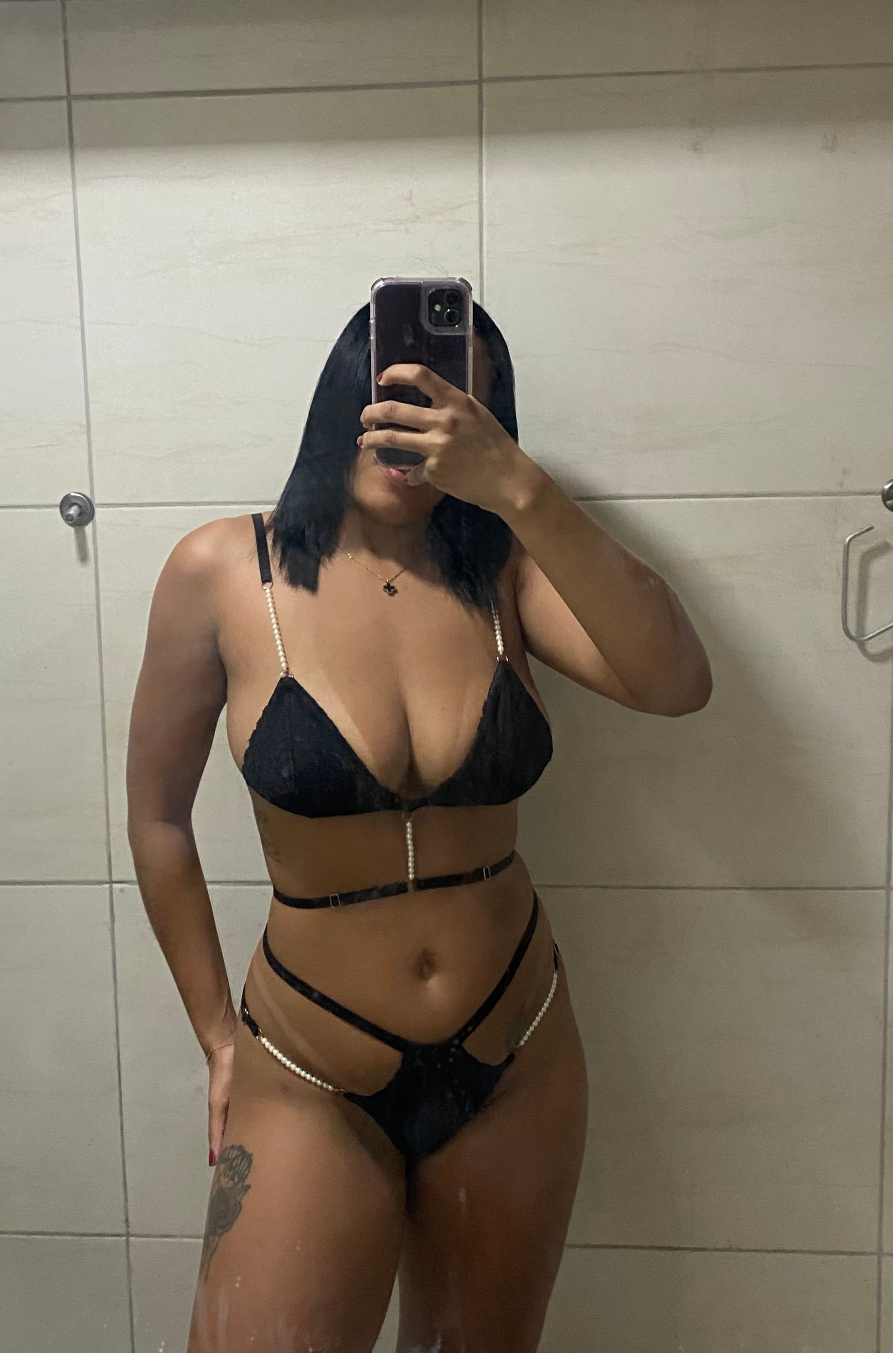 Mires, criadora de conteúdo virtual — 1